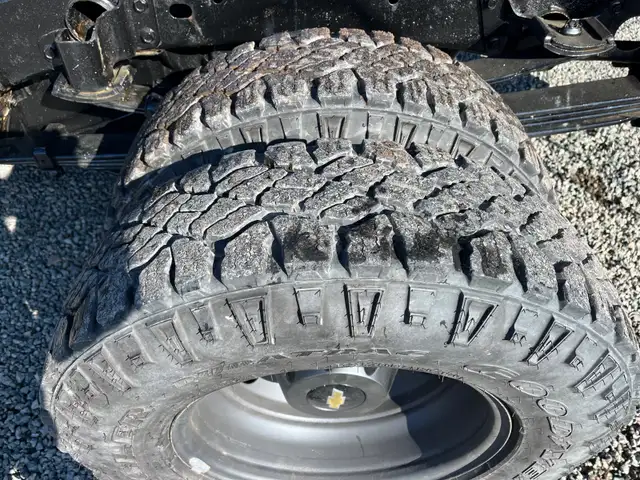 2013 Chev 3500HD Dual Rear Wheel with Dump in Tires & Rims in New Glasgow - Image 5