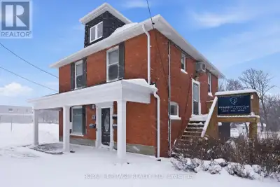 Amazing office in historic character building in downtown Whitby - walking distance from GO train, H...