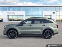 This 2025 Kia Sorento X-Line SUV, boasting a sleek Jungle Green exterior and only 9200 kilometers, i... (image 1)
