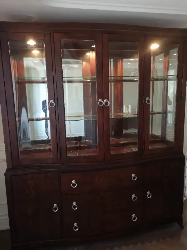 China cabinet buffet hutch burl Thomasville Bogart in Hutches & Display Cabinets in City of Toronto - Image 3