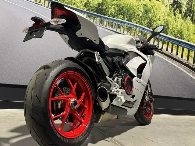 2023 Ducati Panigale V2 White Rosso Livery V2 White Rosso Livery in Street, Cruisers & Choppers in Saskatoon - Image 6