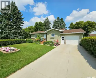 STOP RIGHT HERE...!! WELCOME TO 617 Hill Ave in the Friendly community of Wawota. Whether its for a...