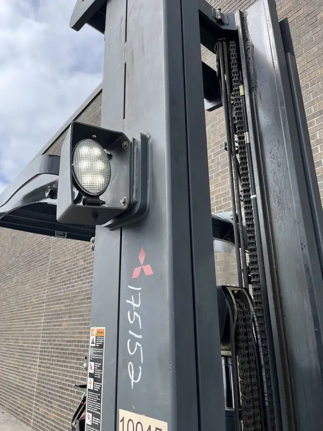 Mitsubishi DOUBLE DEEP REACH  3500lbs cap side-shift charger Inc in Heavy Equipment in Mississauga / Peel Region - Image 7