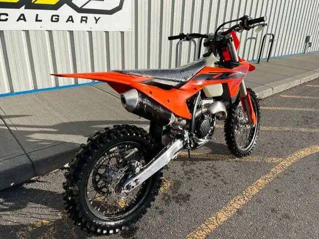 2025 KTM XC 250 F in Dirt Bikes & Motocross in Calgary - Image 9