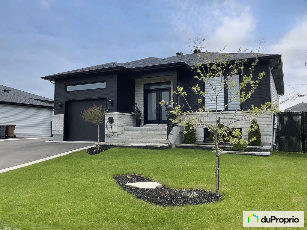 $699,900 - starting at - Bungalow for sale in St-Lin-Laurentides — photo 1