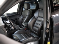 Recent Arrival! Gray 2020 Porsche Macan NOW OFFERING 3 MONTH DEFERRED FINANCING PAYMENTS ON APPROVED... (image 9)