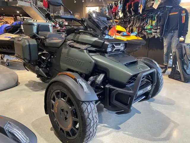 2025 Can-Am Canyon Redrock Edition in Street, Cruisers & Choppers in Kitchener / Waterloo - Image 2