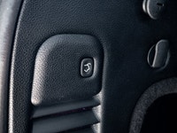Welcome to 400 Chrysler Dodge Jeep Ram. Stand out from the crowd in this stylish and capable 2019 Je... (image 9)