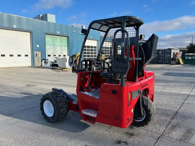 2013 MOFFETT M10 55.3 Chariot télescopique – 5500 lbs in Heavy Equipment in Longueuil / South Shore - Image 8
