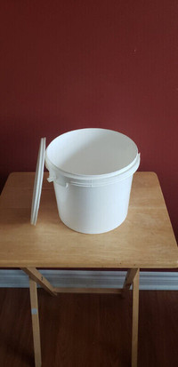 5.5 litre food grade pail and lid