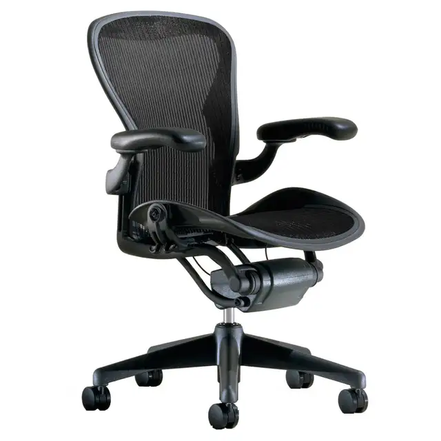 Herman Miller Aeron  $600 in Chairs & Recliners in Mississauga / Peel Region - Image 4