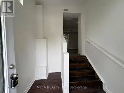 MAIN FLOOR - 35 DUNCOMBE BOULEVARD Toronto (Scarborough Village)