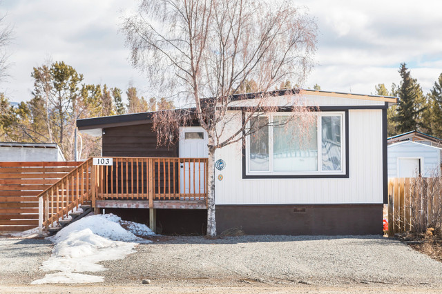 Beautifully Renovated, Turn Key Mobile home! - Felix Robitaille® in Houses for Sale in Whitehorse - Image 2
