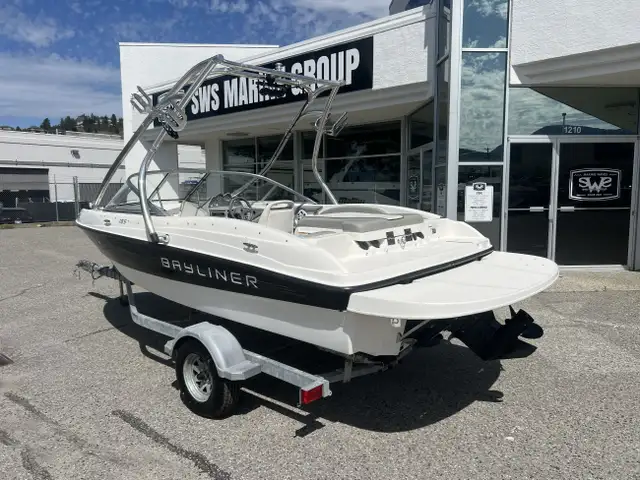 2012 Bayliner 185 in Powerboats & Motorboats in Saskatoon - Image 8