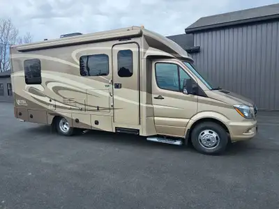 2019 Renegade Vienna 24FWS - Mercedes - Benz 3.0 L V6 - 15,000 Miles - Sand Dune Full Body Paint - A...