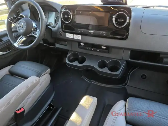 2026 Triple E ( LEISURE TRAVEL VANS ) Unity 24MBL in RVs & Motorhomes in Calgary - Image 12