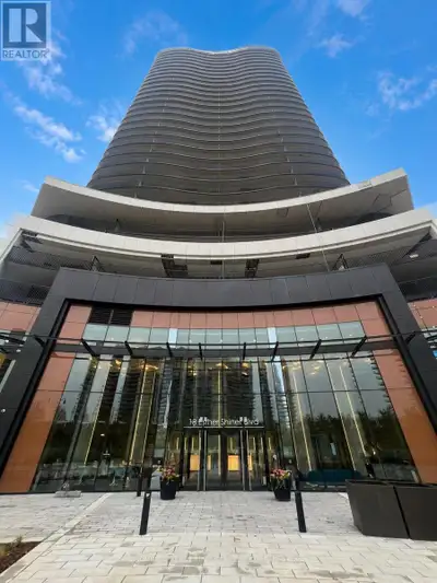 Spacious 836 Sqf 2 Bedroom Unit With Parking & Locker! Welcome to Concord King's Landing, an iconic...