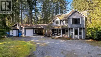 Just a short walk to the lake, this private 2.5-acre property is where outdoor freedom meets real fl...