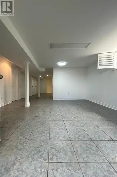 Best Deal! Free Internet! Very Spacious! Quite Bright! Unique Location! Close To All Amenities! Shop...