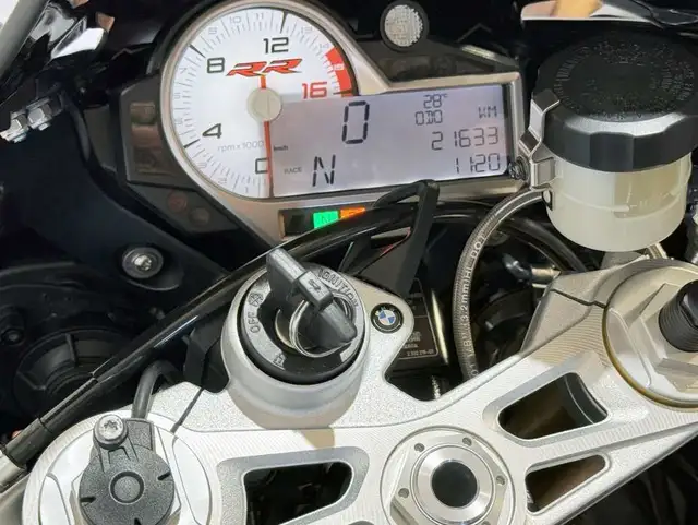 2018 BMW S1000RR in Sport Bikes in City of Montréal - Image 8