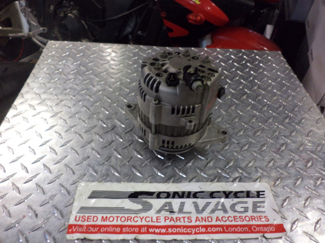 1997 honda 1500 valkyrie alternator oem in Other in London - Image 2