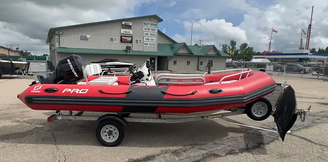 2013 Zodiac Pro 550 Bay Runner -used inflatable fishing boat in Powerboats & Motorboats in Prince Albert - Image 6