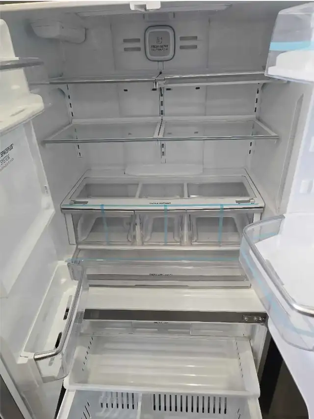 LG 36" Stainless Steel Fridge Freezer COUNTER DEPTH in Refrigerators in Hamilton - Image 3