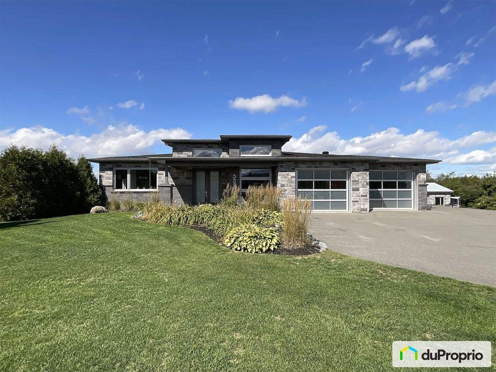 $989,000 - Bungalow for sale in Montmagny — photo 1