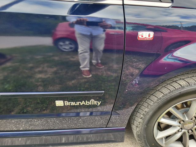 BraunAbility Wheel Chair Van in Cars & Trucks in City of Toronto - Image 4