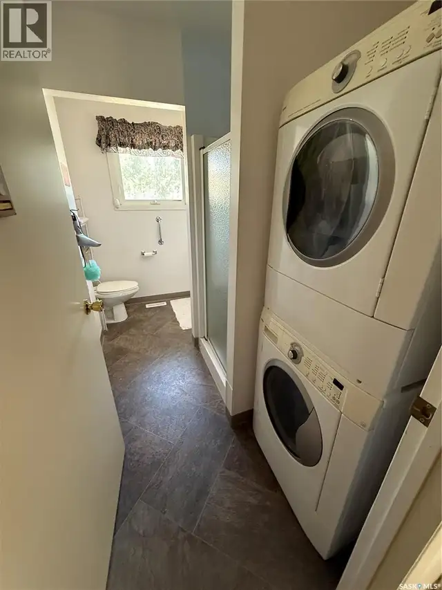 705 1st AVENUE NW Weyburn, Saskatchewan in Houses for Sale in Regina - Image 12