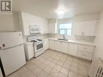 3 - 237 LAKESHORE ROAD E Mississauga (Port Credit), Ontario