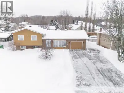 Située dans un secteur familial recherché, cette propriété bénéficie dun emplacement de choix à dist...