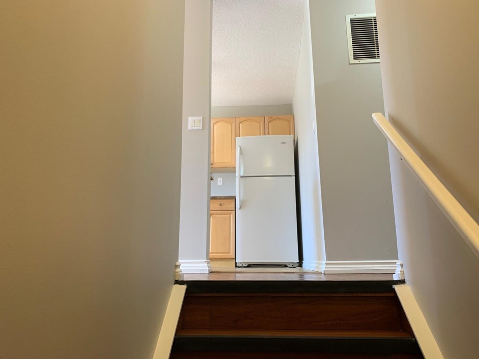 Beautiful 3 Bedroom Unit in Sylvan Lake!!!! 3