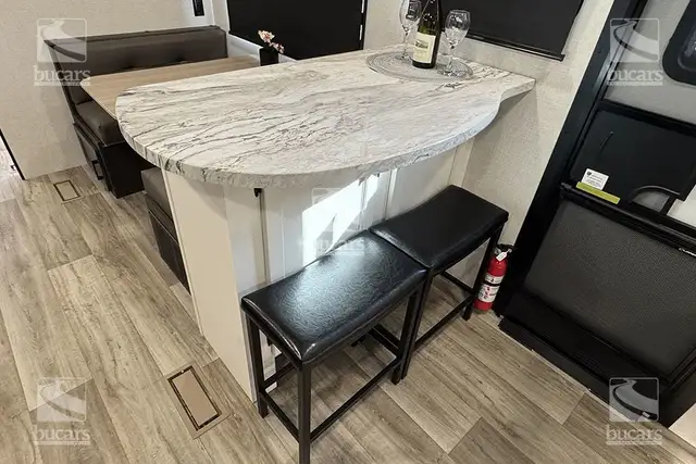 2025 VENTURE RV STRATUS 241VRK in Travel Trailers & Campers in Calgary - Image 11