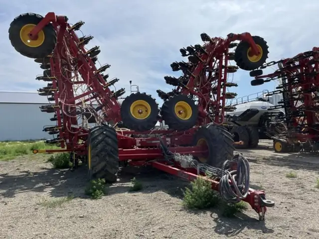 2023 Bourgault 3330 SE in Farming Equipment in Swift Current - Image 4