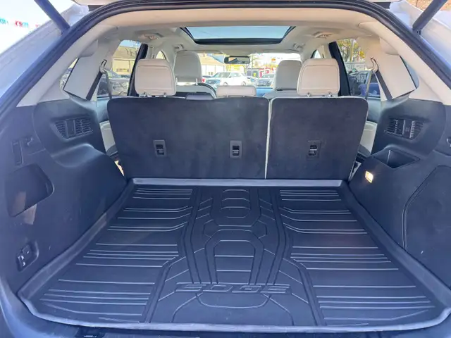2024 Ford Edge Titanium5823838737354035211