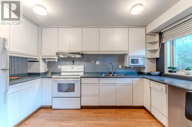 20 - 28 DONALD STREET Barrie (Queen's Park), Ontario63005669142401122