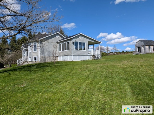 $739,000 - Acreage / Hobby Farm / Ranch for sale in Weedon — photo 3