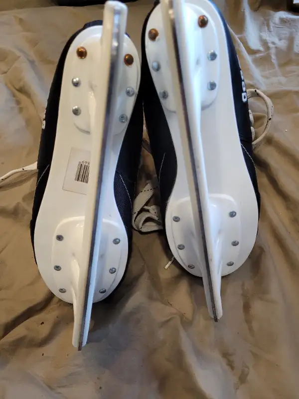 NEW Sher-wood 500 Hockey Skates. Size 7. in Other in Calgary - Image 9