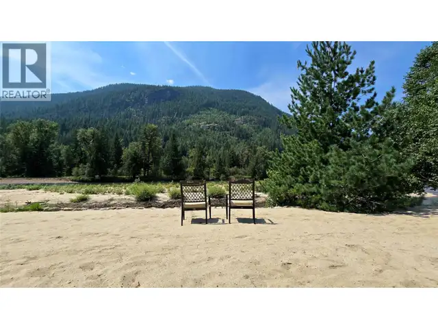 6 Highway Lot# B Crescent Valley, British Columbia in Land for Sale in Nelson - Image 5
