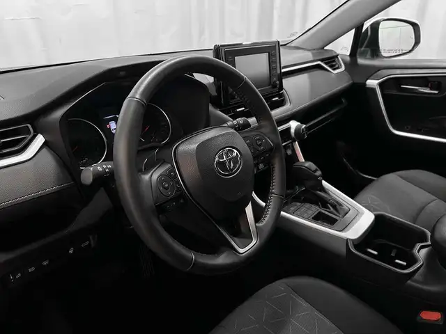 2022 Toyota RAV4 XLE AWD - TOIT OUVRANT - VOLANT CHAUFFANT - MAG in Cars & Trucks in Québec City - Image 12