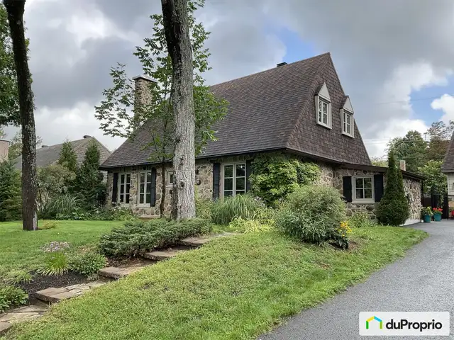 $705,000 - 1 1/2 Storey for sale in Charlesbourg in Houses for Sale in Québec City - Image 2