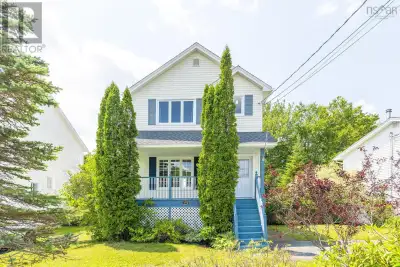 Welcome Home to 110 Rossing Drive.This charming two-storey home has 3 bedrooms and 2.5 bathrooms. Ne...