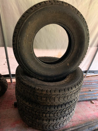 Pneus hiver cloutés - Studded winter tires 216/85R16