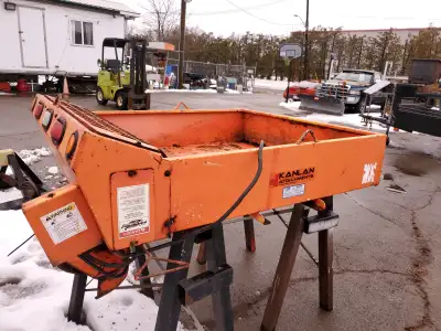 Hydraulic driven can easily be change to 12 volt system. Designed for a KUBOTA RTV. Can easily be co...