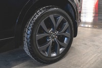 Land Rover Discovery Sport R-Dynamic SE 2023: - Extérieur métallisé noir SANTORINI avec intérieur en... (image 8)