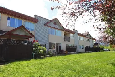 Villa Eve offers modern 2 and 3 bedroom townhouse style apartment in Nanaimo. The open courtyard con...