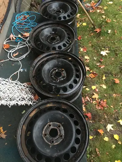 rim pour pneus d hivers pour volt 16 pouces les 4 pour 60 dollars Ghislain au 514 945-8135