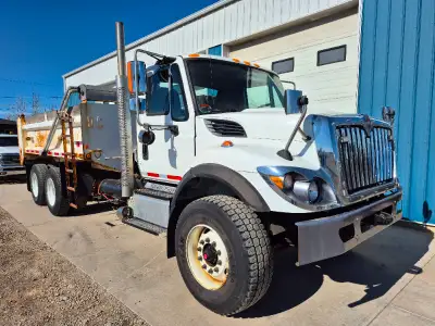 Int'l N10 350hp@2200 rpm.9425hrs.Allison Automatic 3000RDS 6 spd Transmission 16+40 axles.6.14 ratio...
