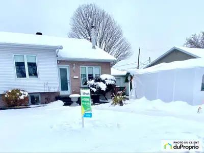 Charmante maison très lumineuse très accueillante dans secteur tranquille. À proximité des écoles et...